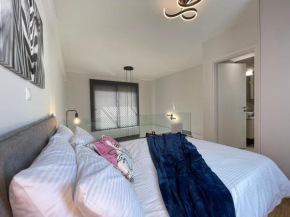 Athenean BnB - Modern Apartments near Marina Flisvos